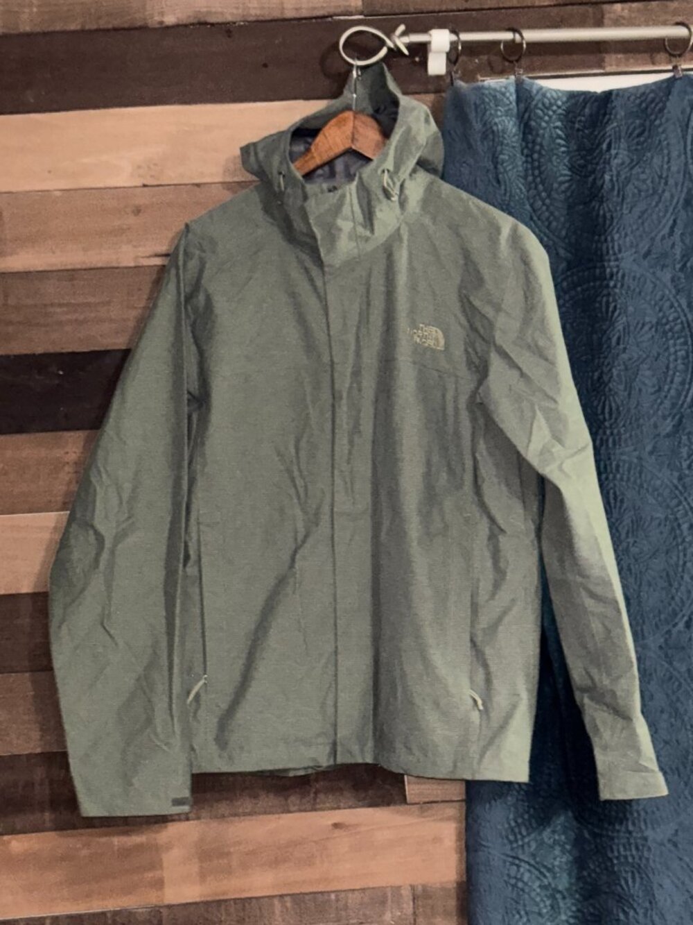 The North Face Men's Size L Heathered Olive Green DryVent Waterproof Rain Jacket